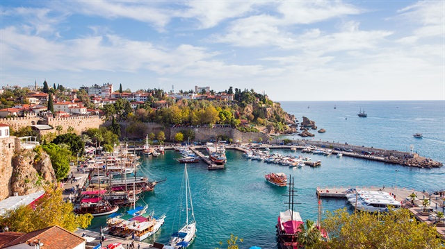 Rusya'dan Antalya'ya şubat ayında seyahat acenteleri aracılığıyla 12 bin 679 turist geldi.