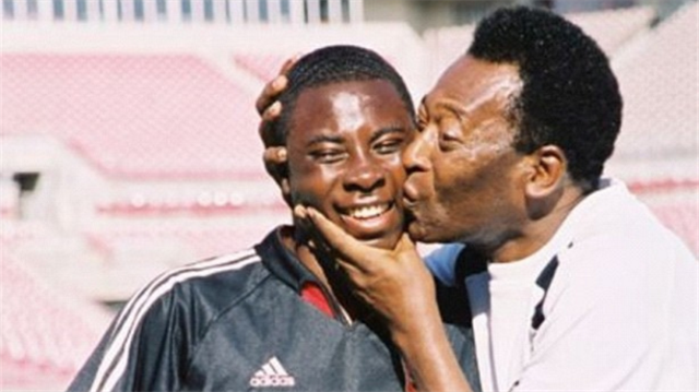 Freddy Adu, futbol piyasasına ilk adım attığında tarzıyla Pele'ye benzetilmişti. Hatta Brezilyalı efsane o dönemlerde genç yıldızla bir araya gelmişti.