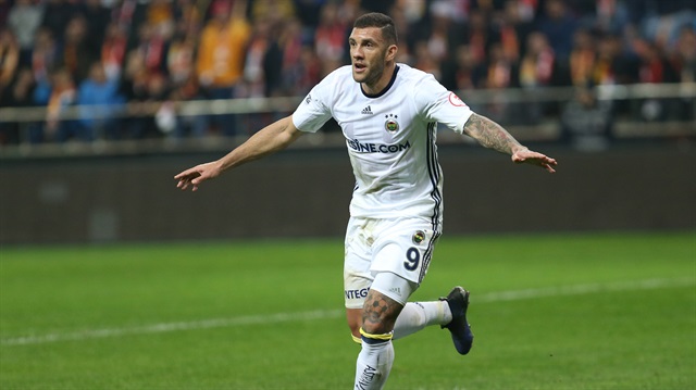 Fenerbahçe, Fernandao'nun 2 gol attığı maçta Kayserispor'u 3-0 mağlup etti. 