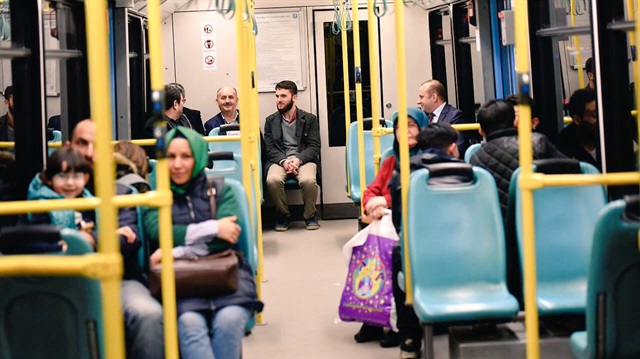Bakan Mehmet Müezzinoğlu metroyla yolculuk yaptı