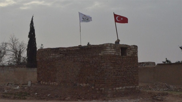 ÖSO Esed'den aldığı köye Türk bayrağı dikti. 