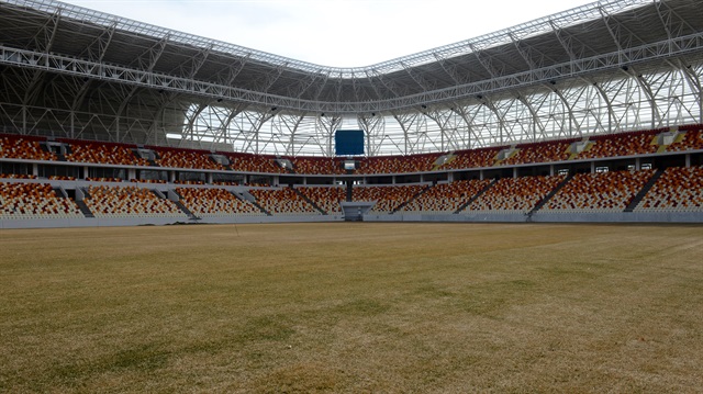 25 bin kapasiteli Matatya Stadı'nda çimler serildi.