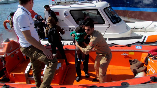 Çeşme'de iki ayrı botta toplam 130 mülteci yakalandı

