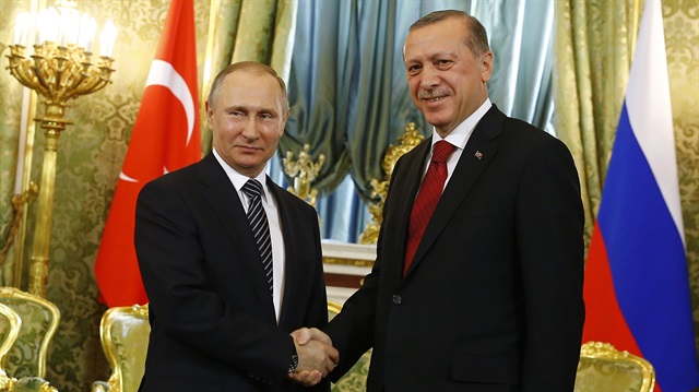 Cumhurbaşkanı Recep Tayyip Erdoğan, Rusya Devlet Başkanı Vladimir Putin ile görüşüyor.