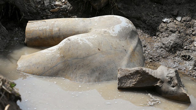 Mısır'ın başkenti Kahire'nin doğusunda eski Mısır krallarına ait iki heykel bulunduğu ve heykellerden birinin 2. Ramses'e ait olduğunun tahmin edildiği belirtildi.
