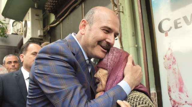 Aydın'da İçişleri Bakanı Soylu'yla vatandaşlar arasında duygusal anlar yaşandı.