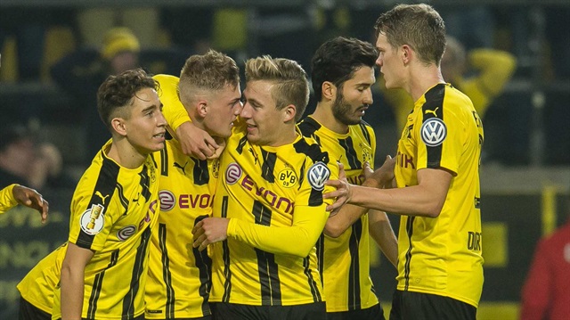 Borussia Dortmund U19'da müthiş bir istatistiğe sahip olan Larsen, A takımla çıktığı 1 maçta da 1 asist yapma başarısı gösterdi.