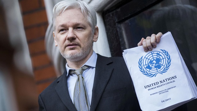 45 yaşındaki Julian Assange, 5 yıl önce sığındığı Ekvador’un Londra Büyükelçiliği’nde bir odada yaşıyor.