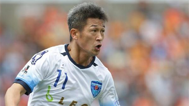 Yokohama'nın 50 yaşındaki oyuncusu Miura daha önce Brezilya'da Santos ve İtalya'da Genoa gibi takımlarda görev yapmıştı.