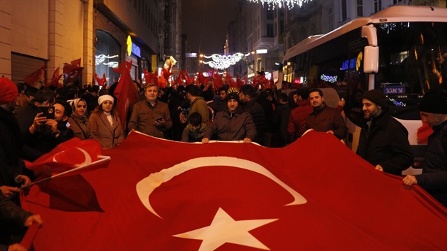 Taksim'de Hollanda'ya lanet yağdı.