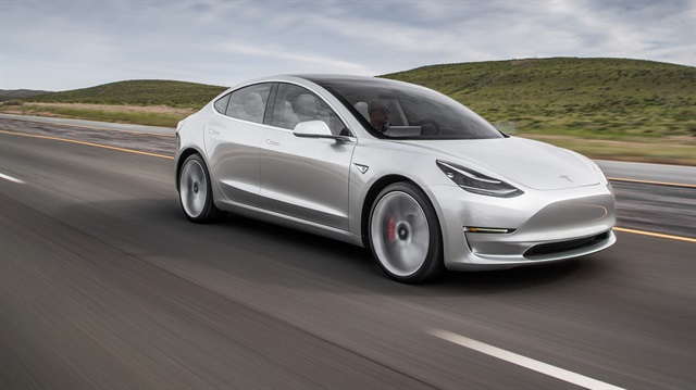 Tesla Model 3, Tesla Motors'un fiyat/performans canavarı otomobili olarak görülüyor.