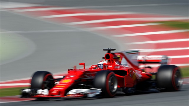 Ferrari, 2017 sezonunda yarışacak yeni yarış aracını tanıttı.