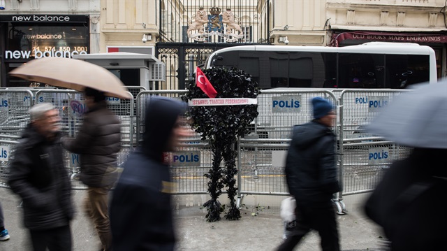 Protests in front of the Turkish consulate in the Netherlands continue. 