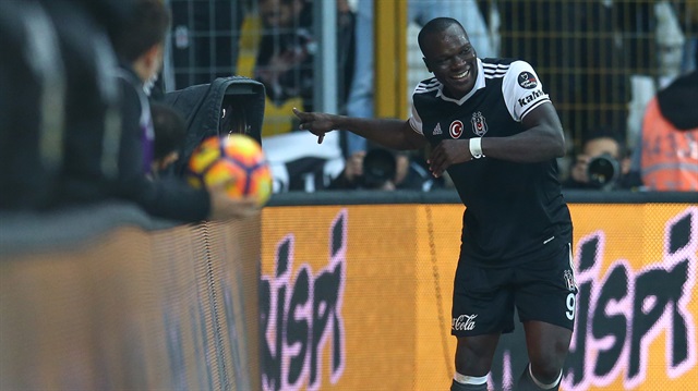 Beşiktaş'ın son haftalardaki formda ismi Aboubakar, siyah beyazlı taraftarların da desteğini alıyor. 