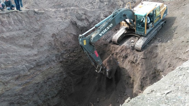 Kazı alanında ilk etapta 12 metre aşağıya doğru kazı yapılacağı öğrenildi.