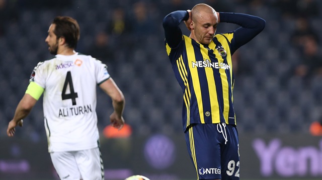 Fenerabahçe, kendi evinde oynadığı mücadelede Konyaspor'a 3-2 mağlup oldu.