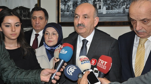 Bakan Müezzinoğlu, "Emeklilerimize tekrar promosyondan sonra bu hakları da helal olsun, bereketli olsun" ifadesini kullandı.