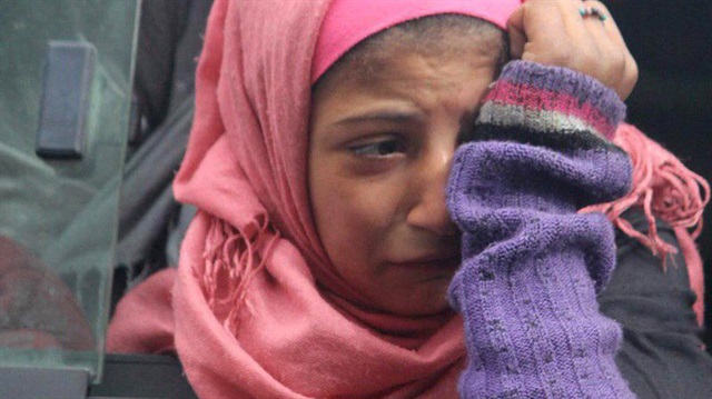 Uzun bir süredir Esed rejiminin kuşatması altında bulunan Humus'taki siviller tahliye ediliyor. Tahliye sırasında bir sivil, gözyaşlarına hakim olamadı. 
