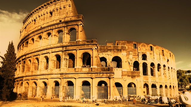 Roma İmparatorluğu döneminden kalma İtalya’nın en önemli mimari eserlerinden Kolezyum’a ayda 50 bin lira maaşla yönetici aranıyor.