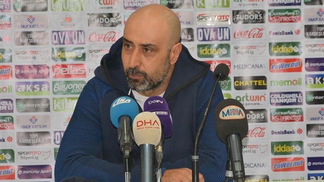 Akhisar Belediyespor Teknik Direktörü Adanaspor maçı sonrasında görevini bırakacağı sinyalini verdi.