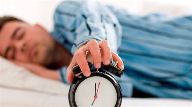 İdeal uyku süresinin kişiden kişiye, yaşa ve yaşam koşullarına göre değişmekle birlikte günlük 7-9 saatlik uykunun ideal.
