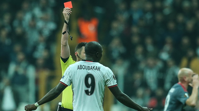Aboubakar, Olympiakos maçından sonra Antalya maçında da kırmızı kart gördü. 