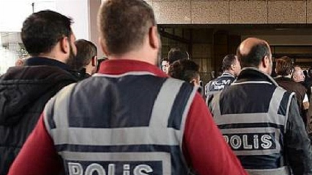 FETÖ'den ihraç edilen 12 öğretmen tutuklandı