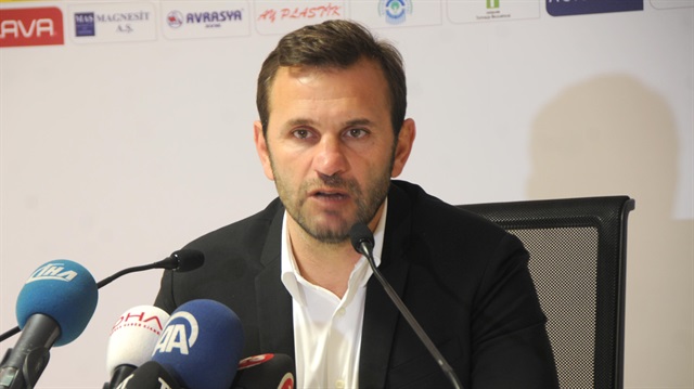Okan Buruk, alınan Eskişehirspor mağlubiyeti sonrası Göztepe'deki görevini bıraktı.