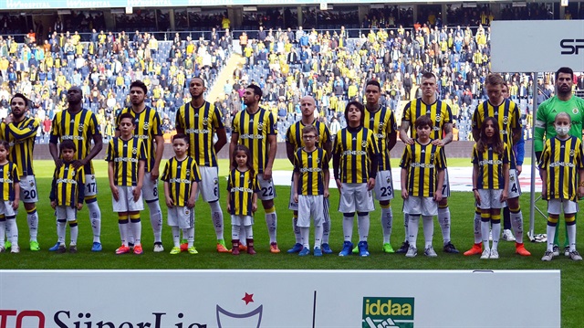 Fenerbahçe'nin Hollandalı sağ beki Van der Wiel sezon sonunda takımdan ayrılma isteğini yönetime iletti.