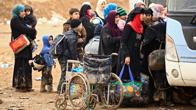 Displaced Iraqi people who fled their homes during a battle between Iraqi forces and Daesh