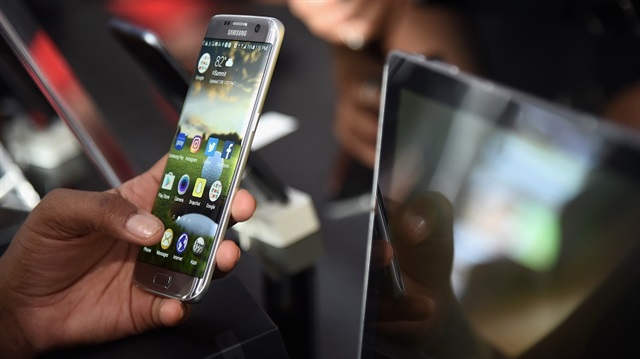 Samsung Bixby, ilk kez Galaxy S8 ve S8 Plus'ta kullanılacak.