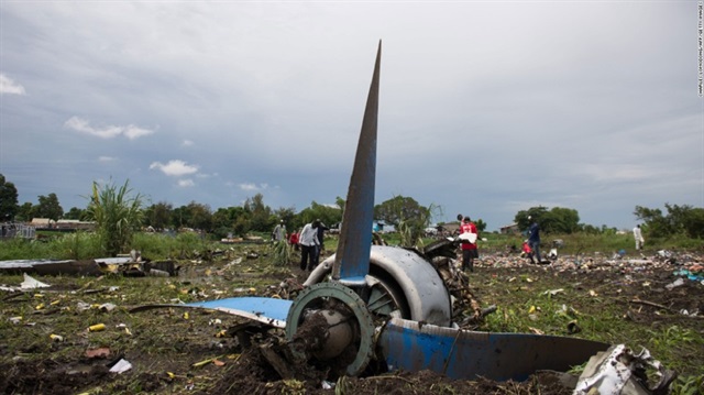 Plane crashes in South Sudan airport injuring several people