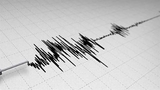 Elazığ'da bugün saat 17.39'da Richter Ölçeği'ne göre 4 büyüklüğünde bir deprem meydana geldi.