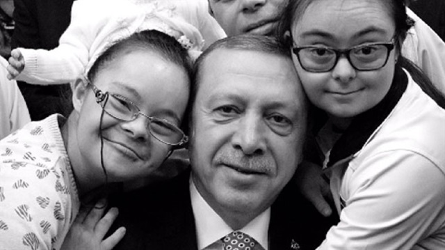 Cumhurbaşkanı Recep Tayyip Erdoğan ve Down sendromlu çocuklar.