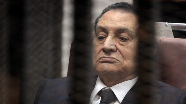 Mısır 25 Ocak Devrimi'nin ardından 2011 yılı Nisan ayında gözaltına alınan Hüsnü Mübarek, Askeri Hastaneye konulmuştu.
