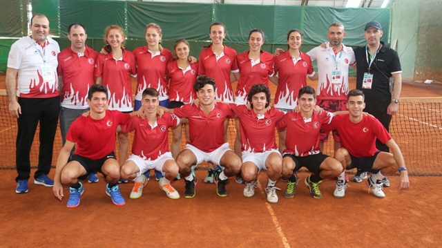 Okyanus Koleji öğrencileri Türkiye'yi teniste dünya şampiyonluğuna taşıdı.