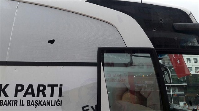 Diyarbakır'da AK Parti otobüsüne taşlı saldırı düzenlendi