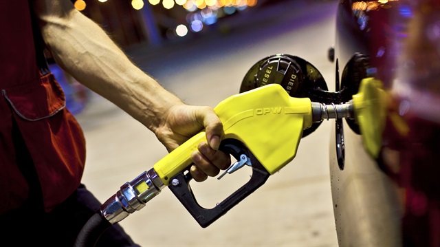 Benzin satışları yüzde 0,19 azalarak, 199 bin 404 metreküpte kaldı. 