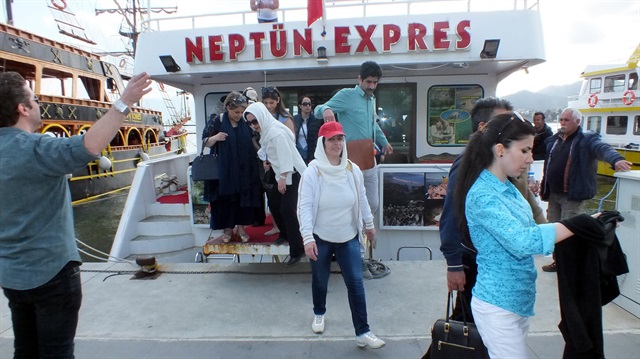 Yılın ilk tekne turu İranlı turistlerle başladı.
