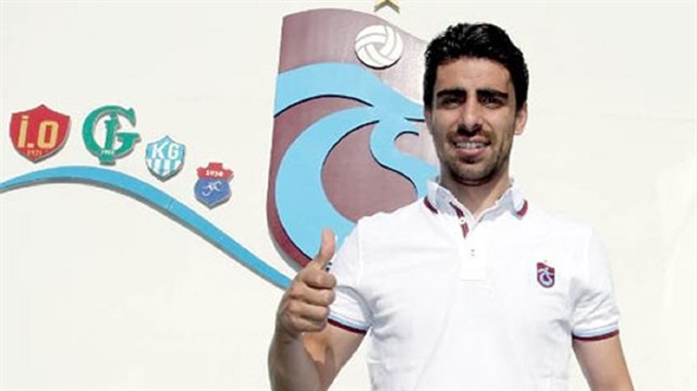 Turgut Doğan Şahin Trabzonspor'a transfer olmuş ancak bordo-mavili formayı giyemeden takımdan ayrılmıştı.