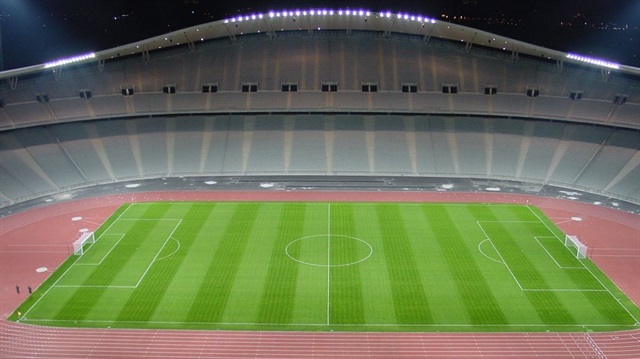 Galatasaray, Florya'daki sahaların bakım işlemleri bitene kadar idmanlarını Olimpiyat Stadı'nda yapacağı belirtildi. 