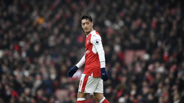Mesut Özil'in Arsenal'le henüz sözleşme yenilememiş olması nedeniyle takımdan ayrılabileceği iddiaları sıkça gündeme geliyor.