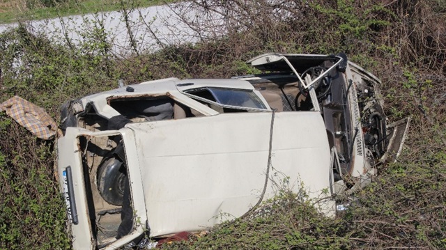 Kocaeli Haber:  Kocaeli TEM otoyolu Sapanca mevkiinde meydana gelen ve iki aracın yol kenarına uçtuğu trafik kazasında 7 kişi yaralandı.