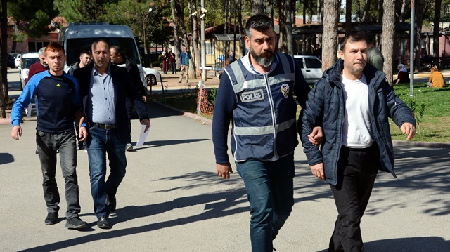 Adana Haber: Adana'da haraç çetesine yönelik düzenlenen operasyonda amca ile 2 yeğeni gözaltına alındı.