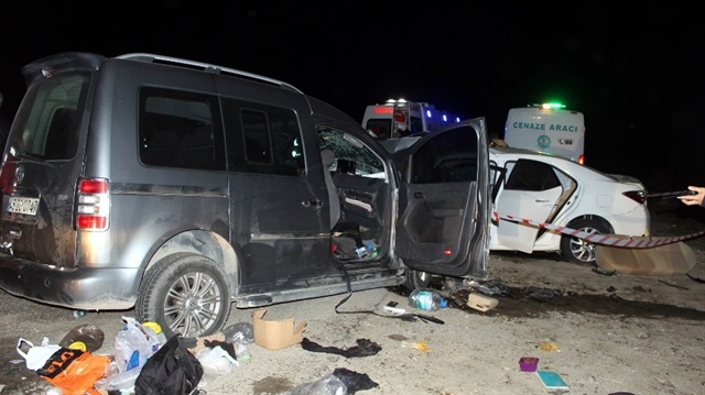 Manisa’da trafik kazası: 2 ölü, 2’si ağır 10 yaralı