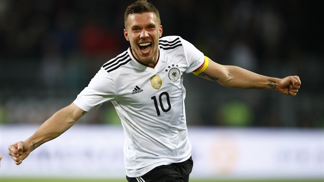 Podolski, Almanya Milli Takımı'na muhteşem bir golle veda etti.