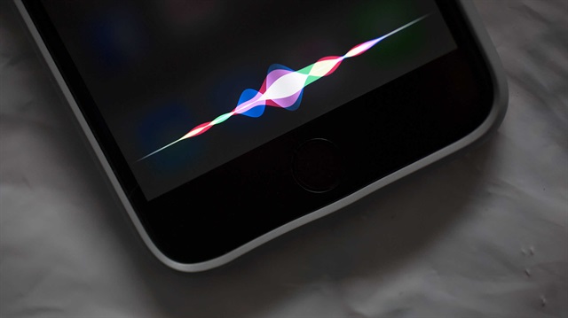 Apple, akıllı asistanı Siri ile rakiplerinden sıyrılmayı başarıyor.