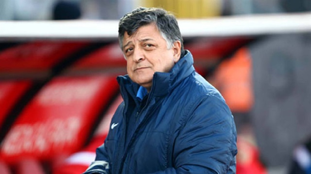 Türkiye'de birçok kulübü çalıştıran 64 yaşındaki Yılmaz Vural, kariyerine Göztepe'yi de ekledi.