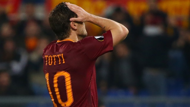 Francesco Totti'ye geçtiğimiz günlerde Roma'da sportif direktörlük görevi için 6 yıllık sözleşme teklif edildiği iddia edilmişti.