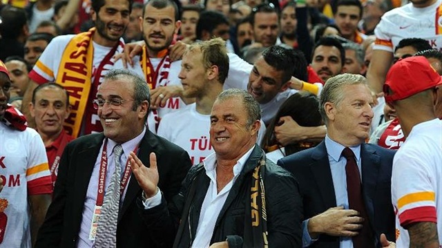 Galatasaray'ın başarılı dönemlerinde hep başrol isimlerden biri olan Abdürrahim Albayrak, sarı kırmızılıların 2018'deki seçiminde başkanlığa aday olacağını açıkladı. 